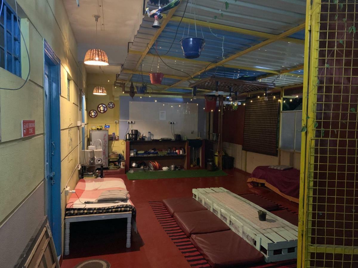 The Little Blue Window Hostel Bangalore Luaran gambar